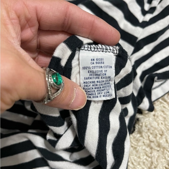 EUC Women’s Size Small Ralph Lauren Stripe V-neck Tee With Logo Embroidered - Picture 8 of 10